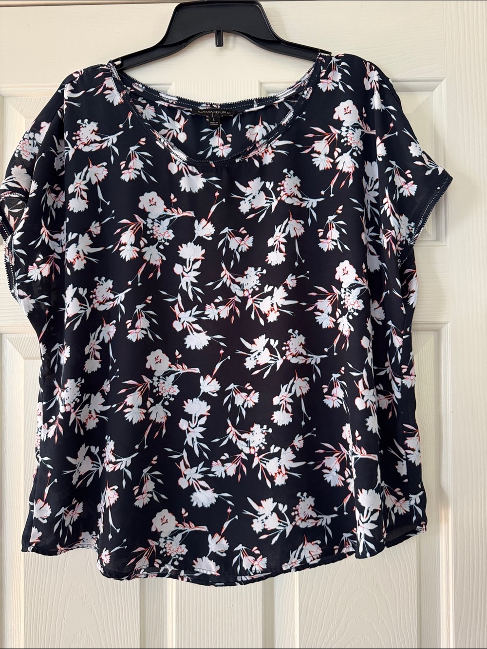 Banana Republic  Floral Short-Sleeve Blouse size large